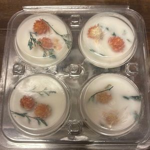 Beautiful smelling wax melts with flowers